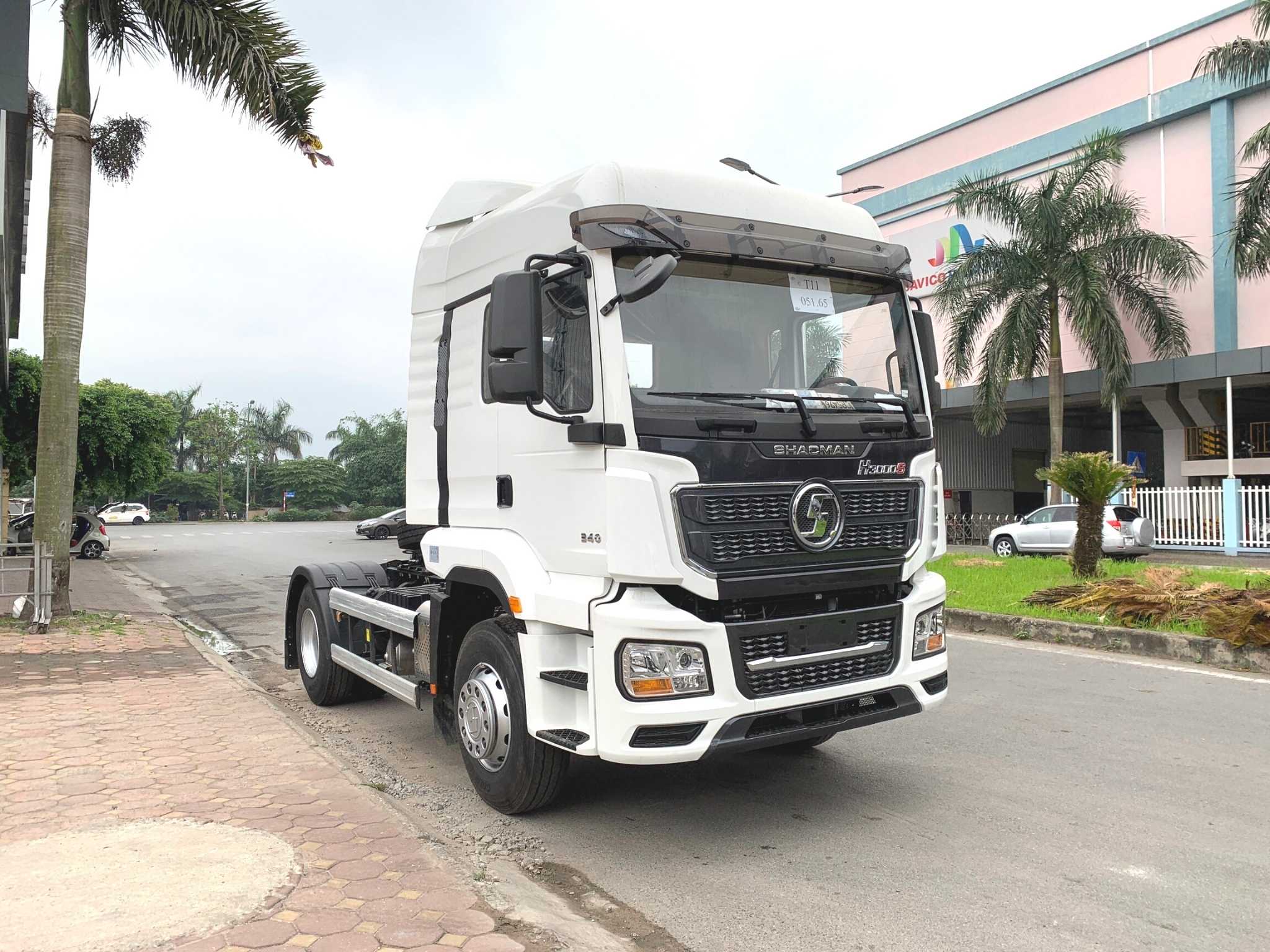 Xe Đầu Kéo Gắn Cẩu Shacman